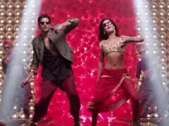 Five Videos That Prove Everyone's Got Their <i>Kala Chashma</i>s On