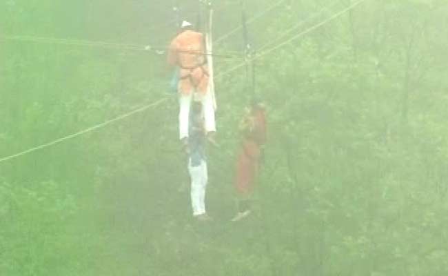 For This Wedding 600 Feet Up, Priest Was Hanging Mid-Air
