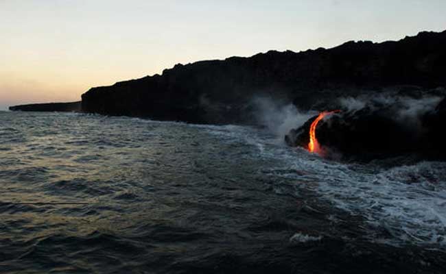 Lava Meets The Sea, Puts On Fire-Spitting Show In Hawaii