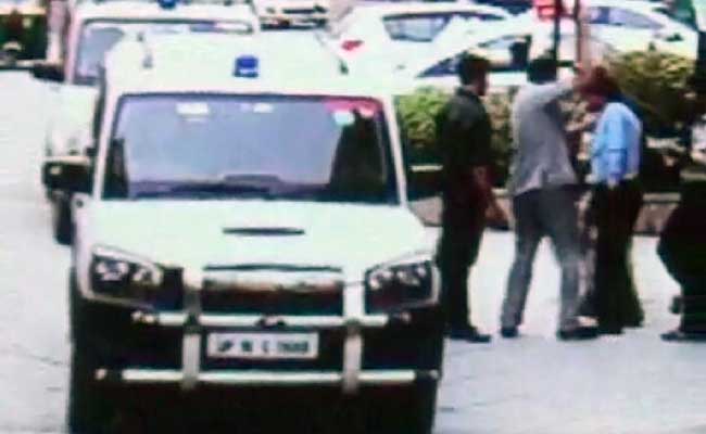 On Camera, Minister Mahesh Sharma's Staff Slaps Guards Who Stopped His Car
