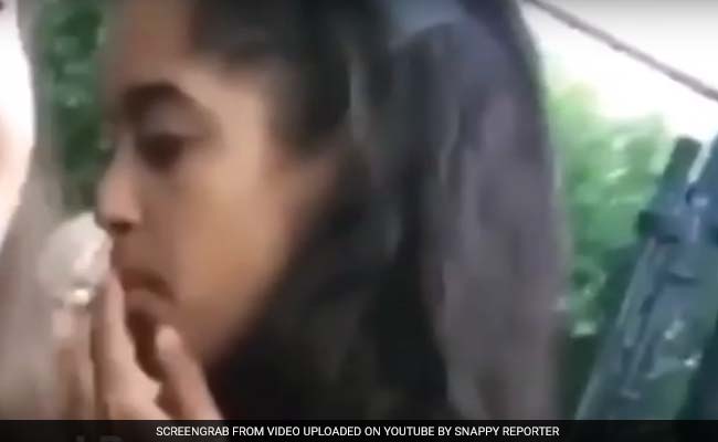 sasha obama smoking a cigarette Barack Obama's Daughter Malia Caught Smoking