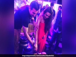 अरबाज खान के बर्थडे पर मलाइका ने शेयर की यह तस्वीर... क्या मिट गई दूरियां! अरबाज खान के बर्थडे पर मलाइका ने शेयर की यह तस्वीर... क्या मिट गई दूरियां!