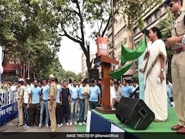 Mamata Banerjee Walks 4 Kilometres In Kolkata To Promote Safe Driving Mamata Banerjee Walks 4 Kilometres In Kolkata To Promote Safe Driving
