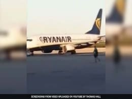 Wait up! Video Of Man Chasing After Plane On Runway Goes Viral Wait up! Video Of Man Chasing After Plane On Runway Goes Viral
