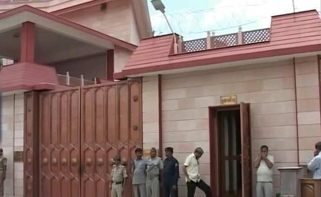 Akhilesh Yadav Passes Law That'll Help Mayawati Keep Her Plush Bungalow