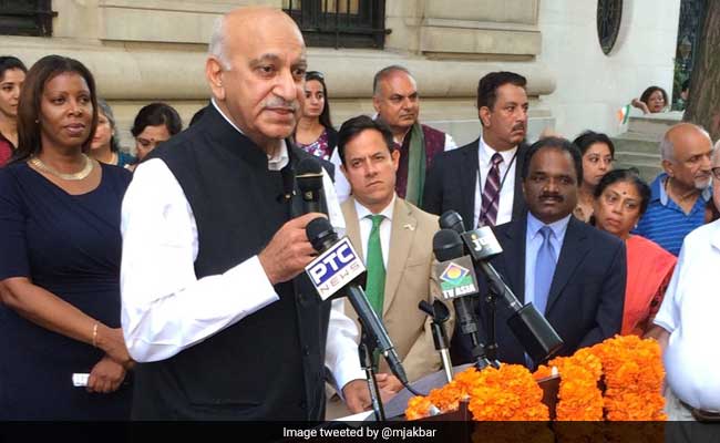 MJ Akbar To Co-Chair First Joint Commission Meeting In Palestine Next Month