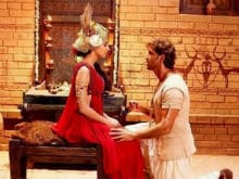 On <I>Mohenjo Daro</i> Sets, Hrithik Roshan 'Fed Chalk' to Pooja Hegde