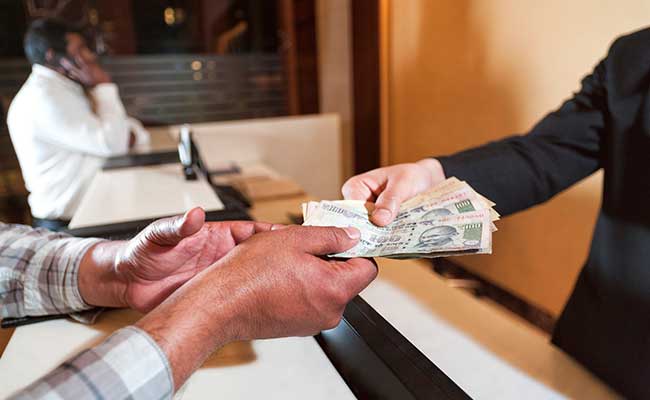 पैसों की है सख्त जरूरत? तो सैलरी और फिक्स्ड डिपॉजिट पर ओवर ड्रॉफ्ट का यूं उठा सकते हैं लाभ पैसों की है सख्त जरूरत? तो सैलरी और फिक्स्ड डिपॉजिट पर ओवर ड्रॉफ्ट का यूं उठा सकते हैं लाभ