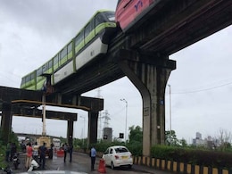 मुंबई में मोनोरेल खंभे पर ही फंसी, तकनीकी खराबी की वजह से हुआ हादसा मुंबई में मोनोरेल खंभे पर ही फंसी, तकनीकी खराबी की वजह से हुआ हादसा