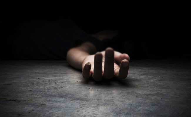 Girl Allegedly Commits Suicide At An East Delhi Mall
