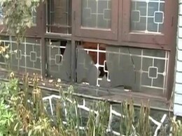 जम्मू-कश्मीर में शिक्षा मंत्री नईम अख्तर के आवास पर फेंका पेट्रोल बम, कोई हताहत नहीं जम्मू-कश्मीर में शिक्षा मंत्री नईम अख्तर के आवास पर फेंका पेट्रोल बम, कोई हताहत नहीं