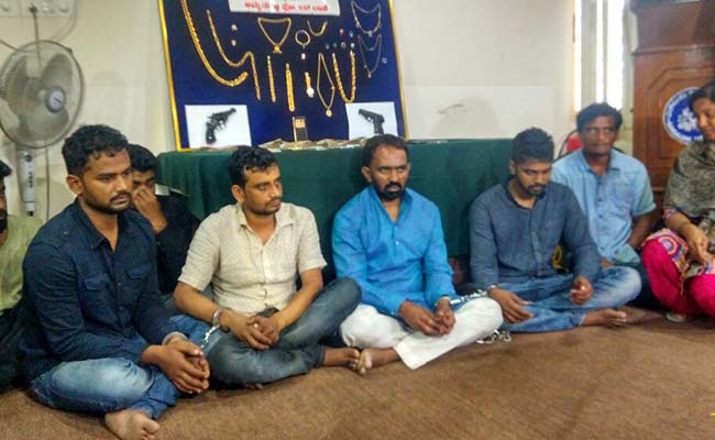 बेंगलुरू: बेशकीमती पत्थरों से जड़ा 14 लाख रुपये के मोबाइल का इस्तेमाल करता था यह सरगना