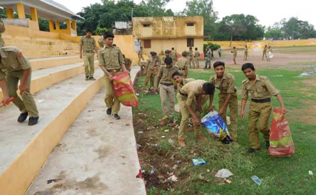 स्वच्छता अभियान में एनसीसी कैड्टस ने बढ़ चढ़कर हिस्सा लिया