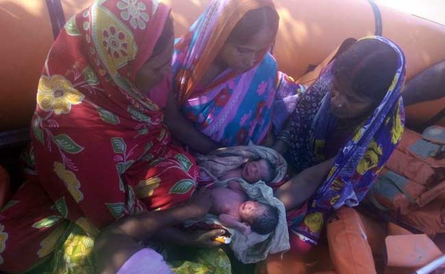 बाढ़ प्रभावित बिहार में NDRF टीम ने बोट पर एक और महिला का प्रसव कराया, जुड़वां बच्चे का जन्म