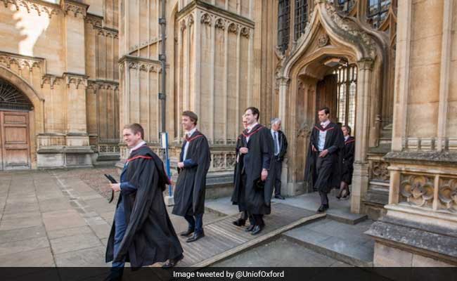 Oxford Gets 2,400 More Undergrad Applications Than Cambridge
