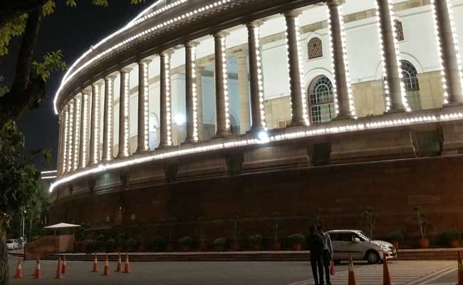 Pegasus विवाद : सरकार को घेरने के लिए रणनीति बनाने को संसद में विपक्ष ने बुलाई बैठक