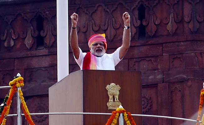 लालकिले पर पीएम मोदी के संबोधन से पहले काली पंतग से मचा हडकंप