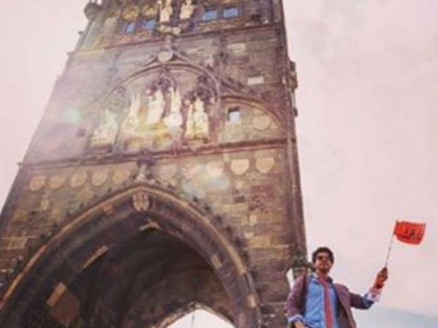 Shah Rukh Khan, Anushka Sharma Make Memories in Prague
