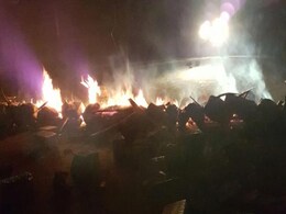 पुलवामा में आतंकियों ने भीड़ को ढाल बनाकर किया हमला, 19 पुलिस कर्मी घायल पुलवामा में आतंकियों ने भीड़ को ढाल बनाकर किया हमला, 19 पुलिस कर्मी घायल