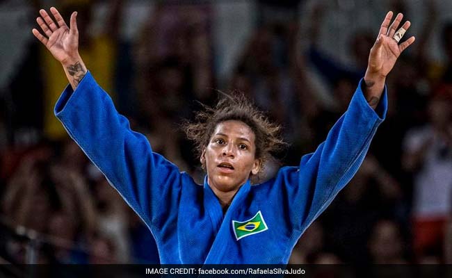 रियो ओलिंपिक : मेजबान ब्राजील का परचम लहरा रहीं महिलाएं