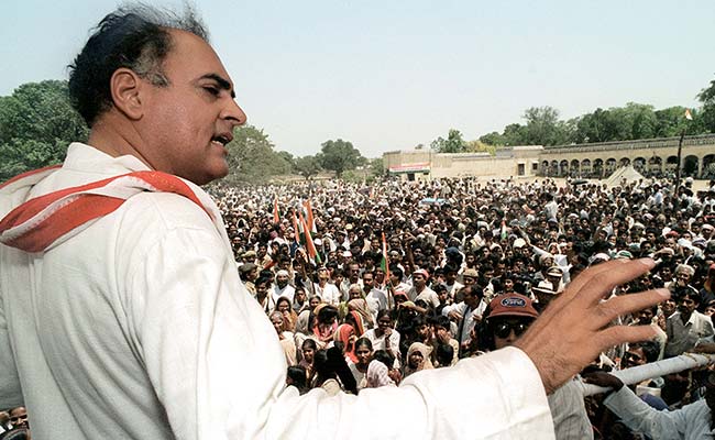 प्रणब मुखर्जी, सोनिया गांधी, राहुल गांधी ने राजीव गांधी को श्रद्धांजलि दी