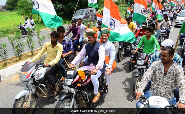 Union Ministers Seen Riding Without Helmets In Jaipur