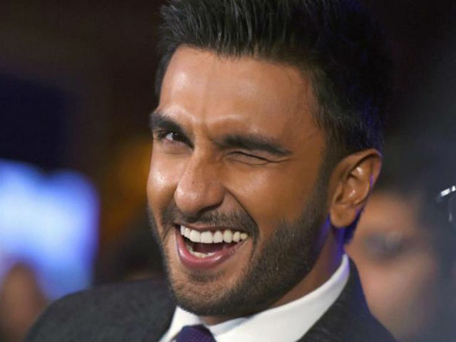 Don't Faint, But That's Young Ranveer With Akshay Kumar in Old Pic