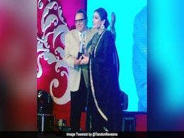 अभिनेता धर्मेंद्र से पुरस्कार प्राप्त करना रवीना टंडन के लिए सम्मान की बात अभिनेता धर्मेंद्र से पुरस्कार प्राप्त करना रवीना टंडन के लिए सम्मान की बात