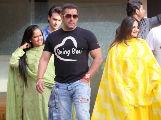 Salman Khan Celebrates <I>Rakhi</i> With Sisters Alvira, Arpita. See Pics