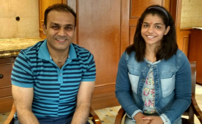 साक्षी मलिक ने मेरे साथ कुश्ती नहीं की, इसलिए मैं उन्हें आराम से बधाई दे पाया : वीरेंद्र सहवाग