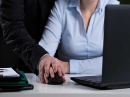 21 साल की ब्यूटीशियन ने किया 17 साल के लड़के का 'यौन शोषण', फेसबुक पर हुई थी दोस्ती 21 साल की ब्यूटीशियन ने किया 17 साल के लड़के का 'यौन शोषण', फेसबुक पर हुई थी दोस्ती