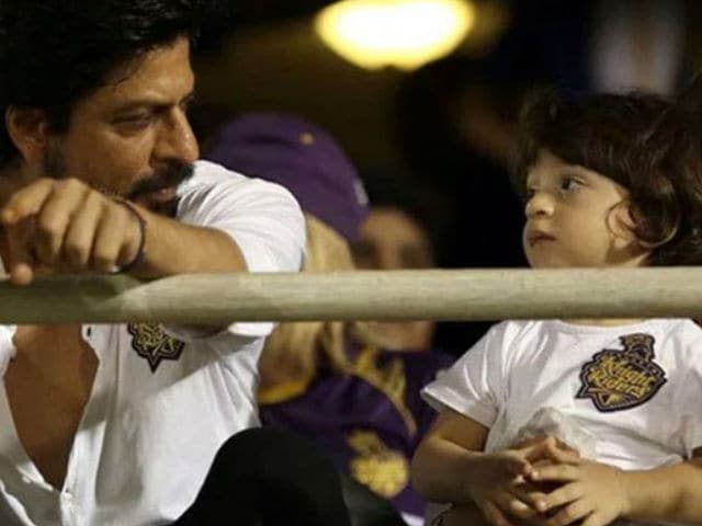 Remember This Pic of SRK and AbRam? Gauri Posted a New Version