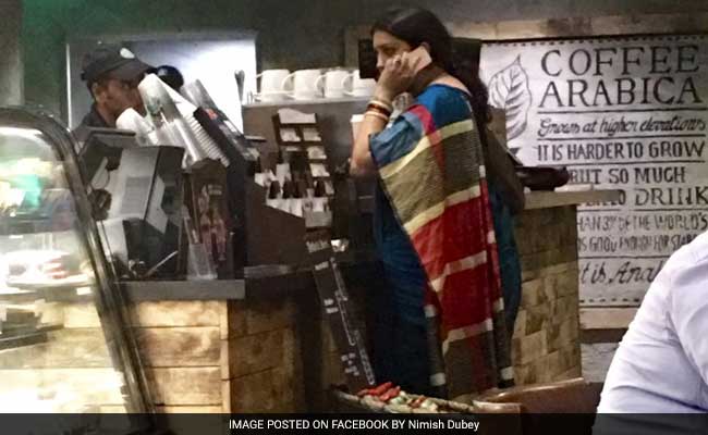 Smriti Irani's 'No Fuss, No Security' Starbucks Pic is a Social Media Hit