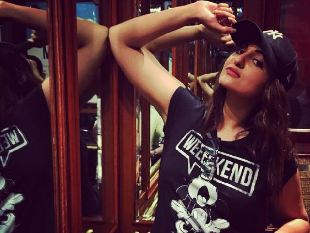 Sonakshi Sinha Trolled a Pilot on Snapchat