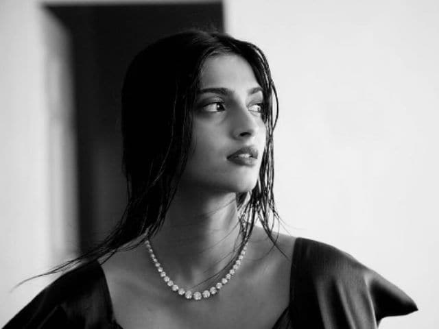 Sonam Kapoor is Trending Because of These Stunning Pics