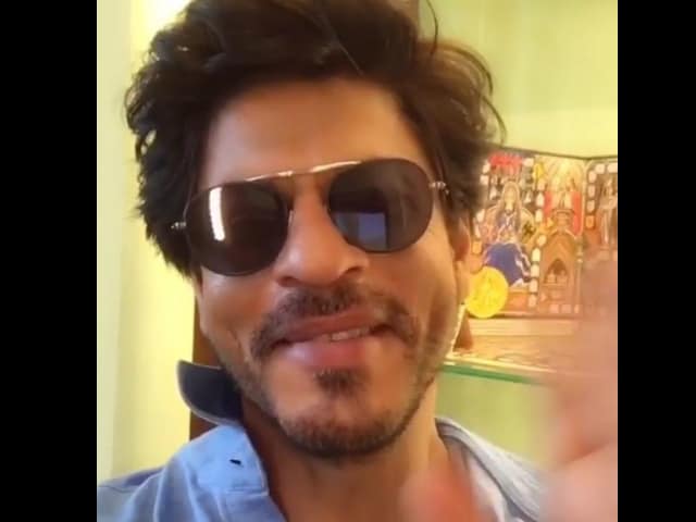 In Which Shah Rukh Khan Looks 'Prettier.' He Sends Greetings From Prague