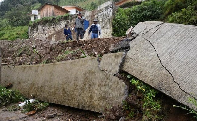 Landslides Caused By Earl Leave 6 Dead In Mexico
