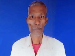 उत्तर प्रदेश में भय और भूख के शिकार परिवार ने खुद को घर में किया कैद, चली गई 'मुखिया' की जान उत्तर प्रदेश में भय और भूख के शिकार परिवार ने खुद को घर में किया कैद, चली गई 'मुखिया' की जान