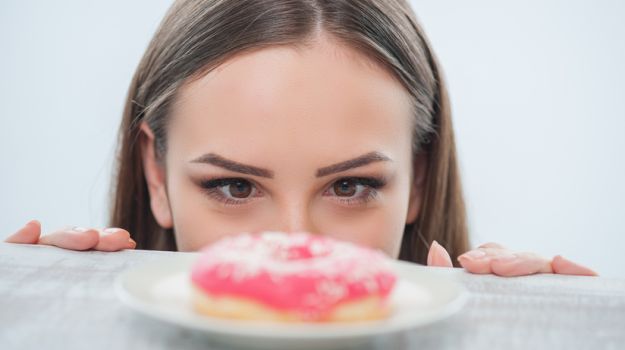 Here's How to Resist Cravings and Make Healthy Choices