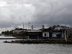 Tropical Storm Earl Hits Mexico, Maintains Intensity