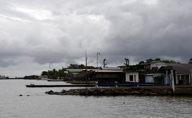 Tropical Storm Earl Hits Mexico, Maintains Intensity