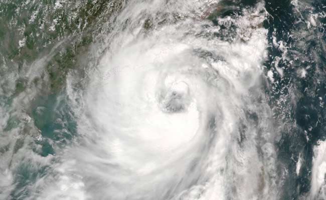 Typhoon Nida Shuts Hong Kong, More Than 150 Flights Cancelled