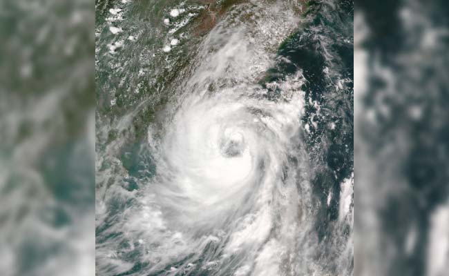 Airport Chaos After Typhoon Nida Hits Hong Kong