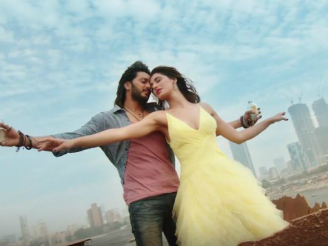 Nargis Made Love-Struck Riteish's Heart go <I>Udan Choo</i> in New <I>Banjo</i> Song