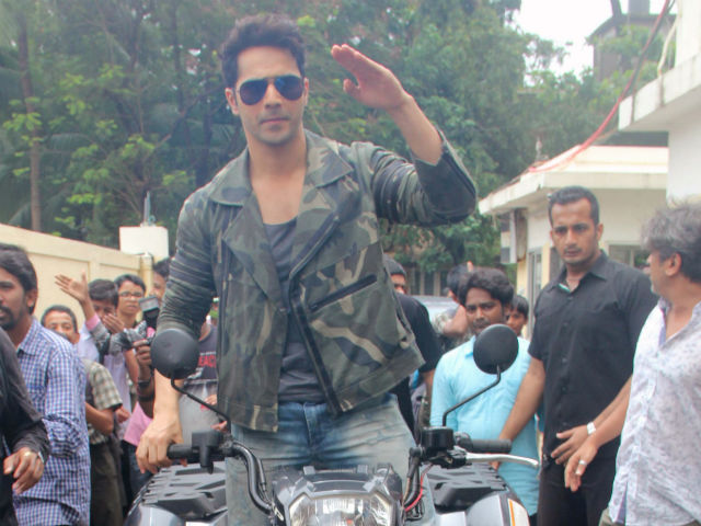 Here's What Varun Dhawan Says About Priyanka, Deepika's Hollywood Stint