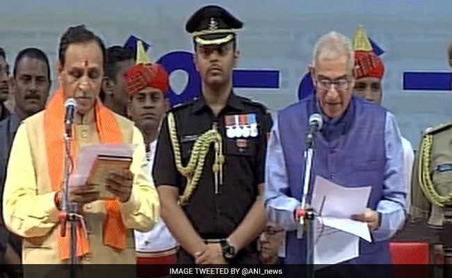 विजय रूपानी बने गुजरात के मुख्यमंत्री, नितिन पटेल उप मुख्यमंत्री; आनंदीबेन मंत्रिमंडल के 9 चेहरों की छुट्टी