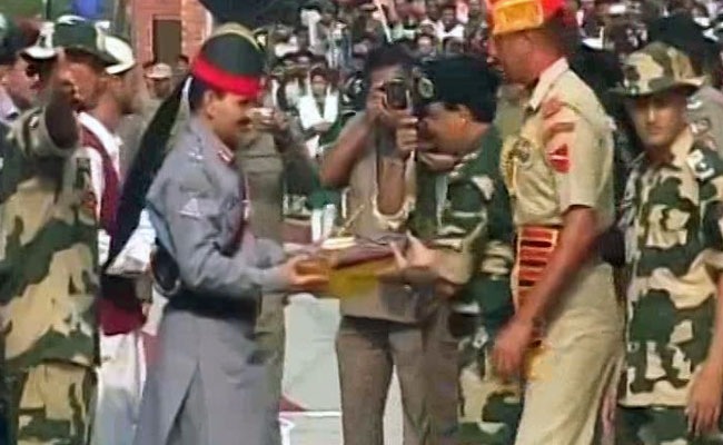 Pakistan Violates Ceasefire At Line of Control, Offers Sweets At Wagah Border