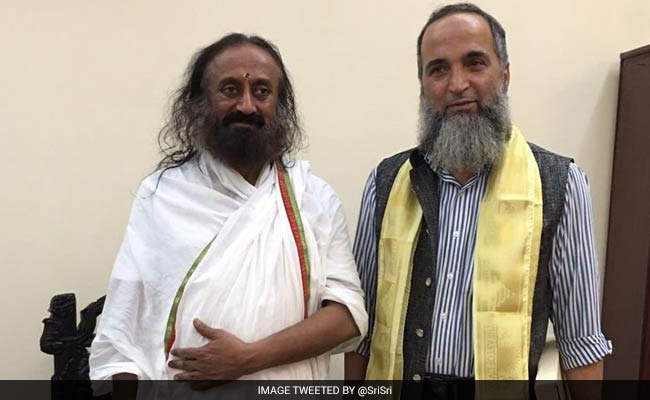 Sri Sri Meets Burhan Wani's Father, Says Meeting Was 'Humanitarian'