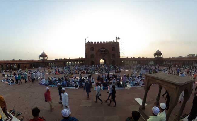 Stunning 360 Degree View Of Eid Prayers At Delhis Jama Masjid 