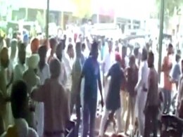 अकाली दल और आप समर्थकों ने एक दूसरे पर फेंकी कुर्सियां, 10 घायल अकाली दल और आप समर्थकों ने एक दूसरे पर फेंकी कुर्सियां, 10 घायल